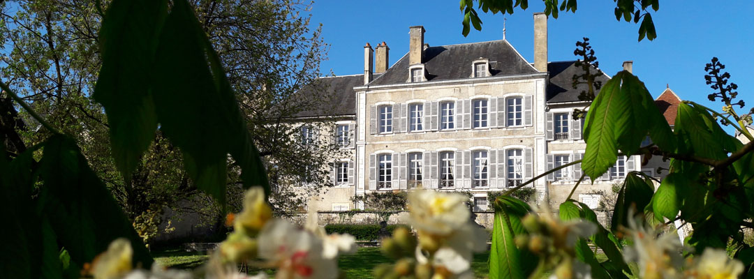 argentenay, Chambre d'hôte, la facade sur jardin